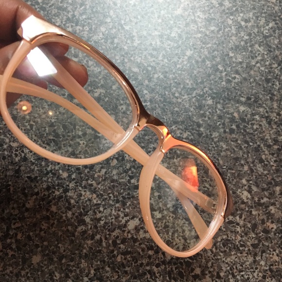 Glasses - Picture 2 of 3